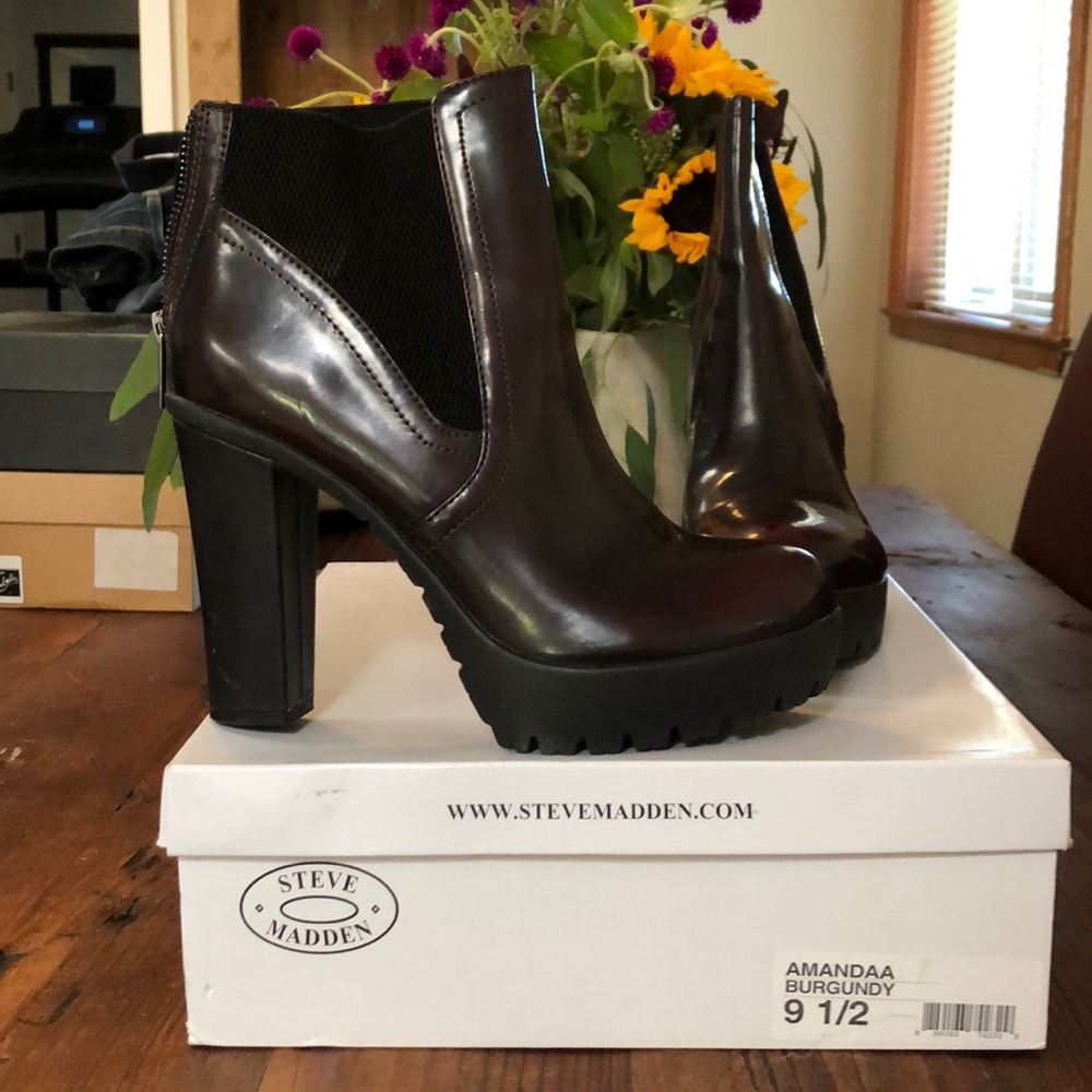Steve Madden Amanda burgundy booties 9 1/2